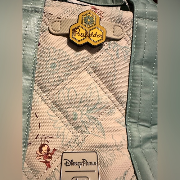 Disney Lug Dory ML Bag 2024 Epcot Flower & Garden Festival Spike The Bee - Picture 4 of 12